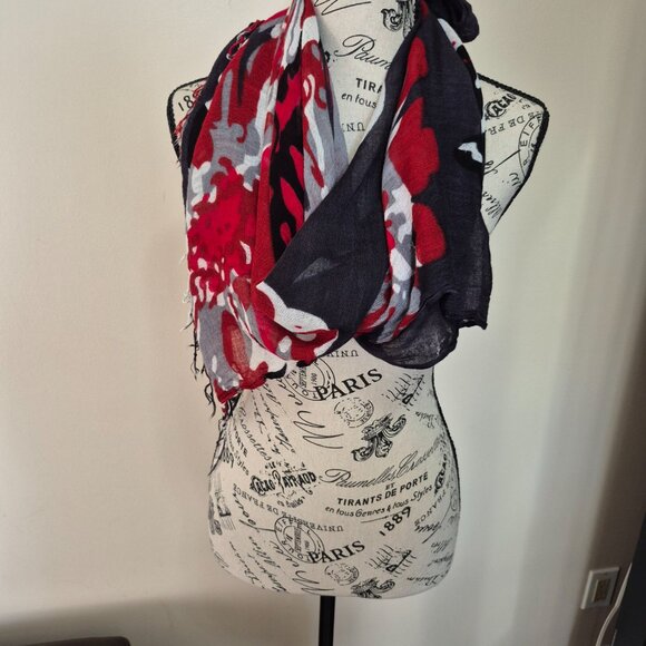 3/$25 Abstract Wrap / Scarf - Picture 7 of 11